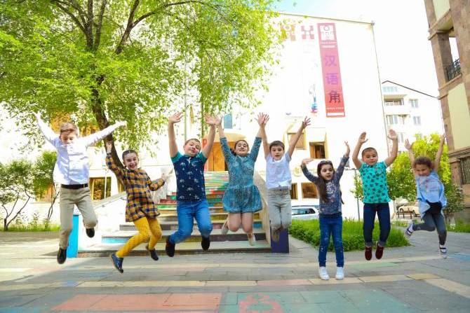 Национальная детская библиотека им. Хнко-Апера организовала весенний лагерь для армянских и русских детей