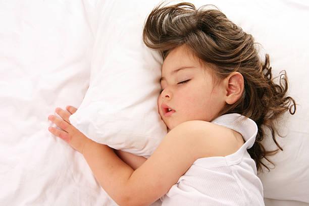 Сон очищает мозг от токсинов: интересное исследование 