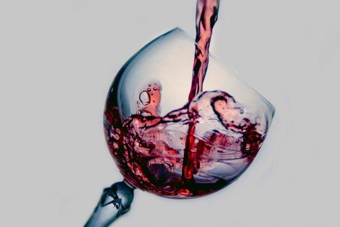 Ученые доказали, что красное вино помогает в борьбе с депрессией и стрессом
