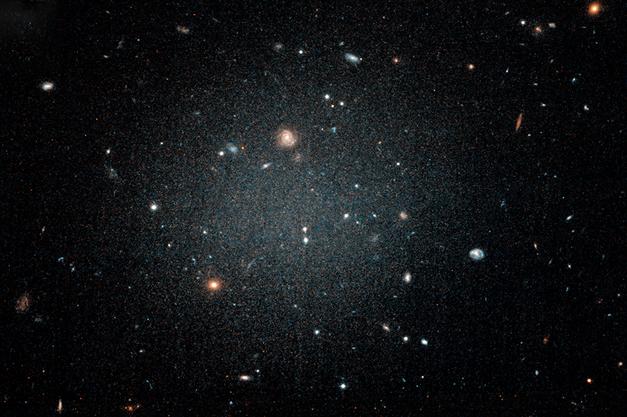 Астрономы из Йельтского университета обнаружили в созвездии Волос Вероники вторую галактику, лишенную темной материи