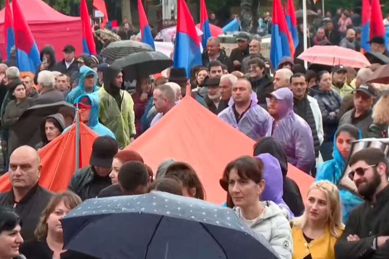 В Ереване на Площади Франции проходит митинг движения Сопротивления