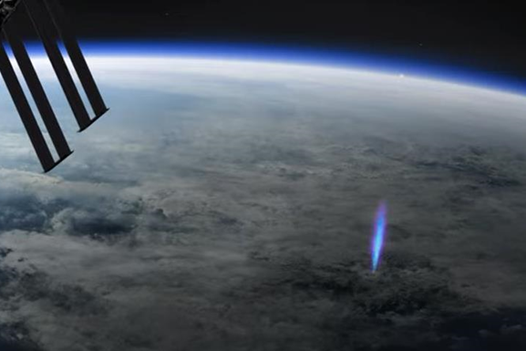 Камеры Международной космической станции сняли редкое природное явление в верхних слоях атмосферы Земли