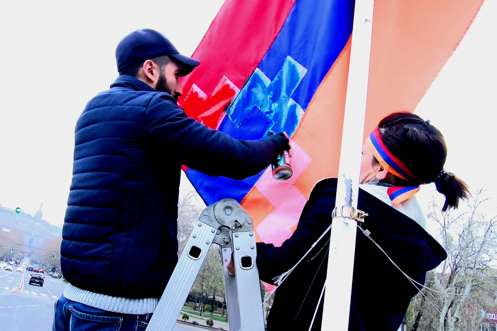 Բևեռի աջակիցները ներկելու միջոցով ընդդիմադիրների տեղադրած Արցախի դրոշը վերածել են Հայաստանի դրոշի