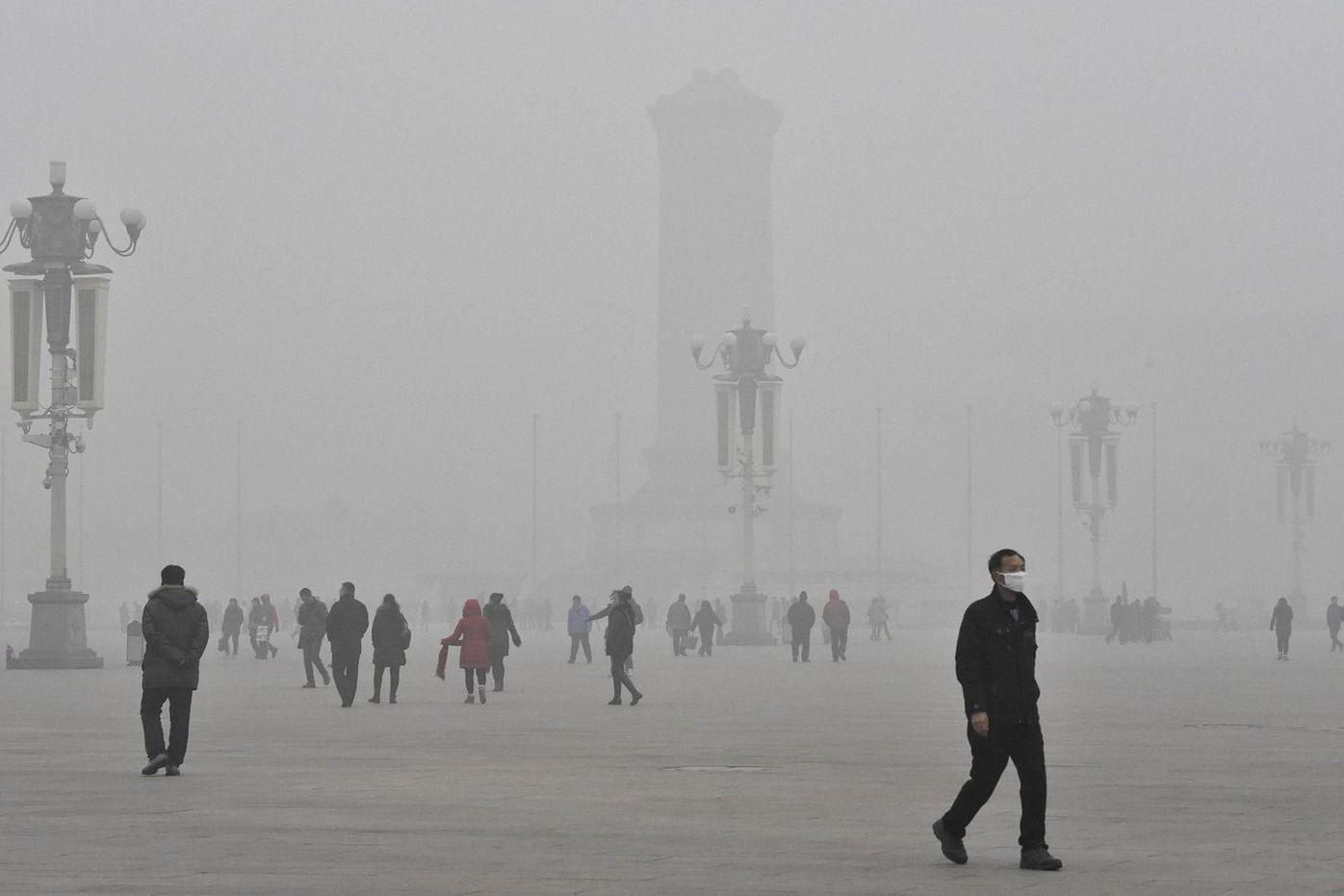 Воздух в мегаполисах настолько загрязнен, что его вдыхание в течение дня по вреду эквивалентно выкуренной пачке сигарет: исследование 