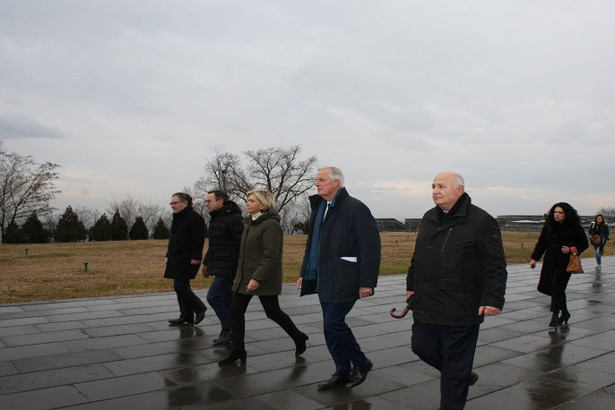 Глава регионального совета Иль де Франс посетила мемориальный комплекс Цицернакаберд