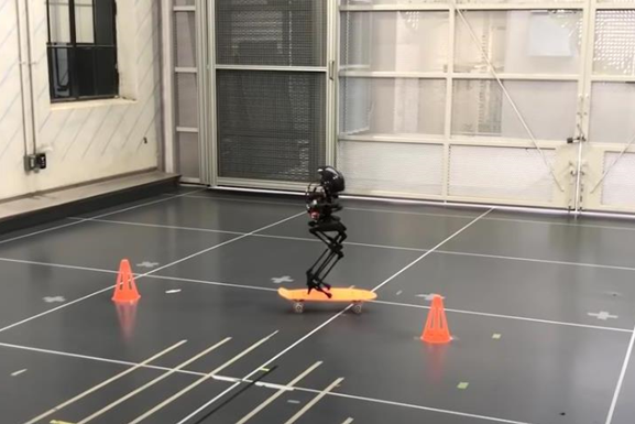 В Калифорнийском технологическом институте разработали прототип двуногого робота-дрона