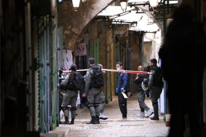 Боевик ХАМАС открыл огонь в Старом городе Иерусалима, убив одного человека и ранив еще троих