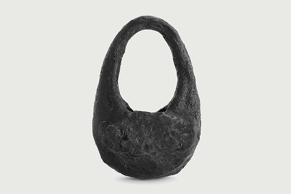 Модная новинкa: французский бренд представил сумку из… метеорита, упавшего на Землю 55 000 лет назад