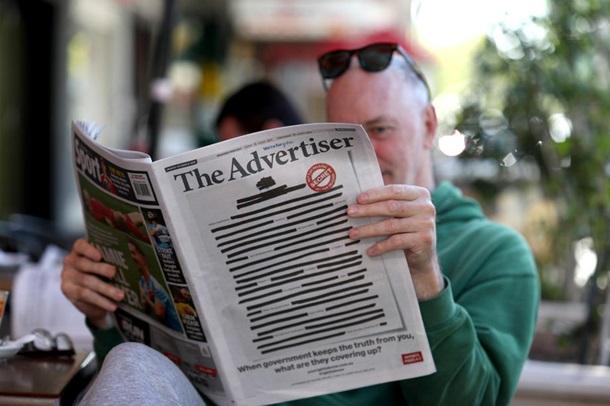 В знак протеста: австралийские газеты вышли в свет с затемненными текстами первых страниц 