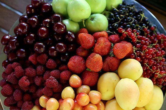 Роспотребнадзор обнаружил недостаточное содержание витаминов в фруктах из Армении