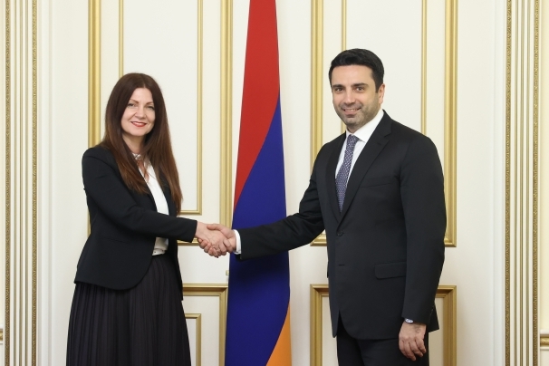 Հայաստանը հանդես է գալիս տարածաշրջանում խաղաղության դարաշրջան բացելու օրակարգով․ Սիմոնյանը՝ Սերբիայի դեսպանին