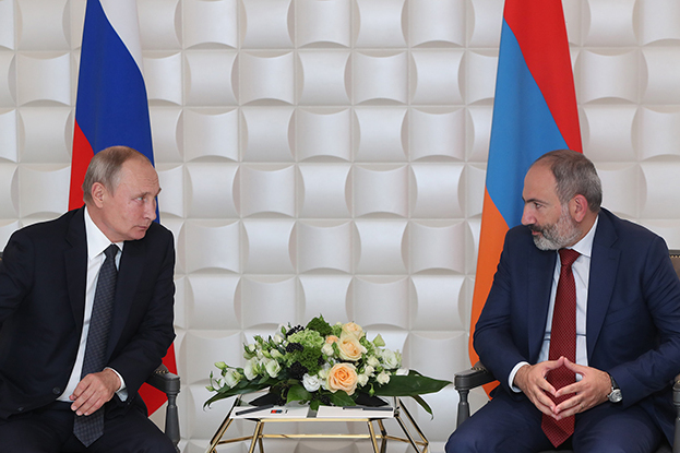 Путин  подчеркнул срочную необходимость прекращения боевых действий. Телефонный разговор Пашинян-Путин