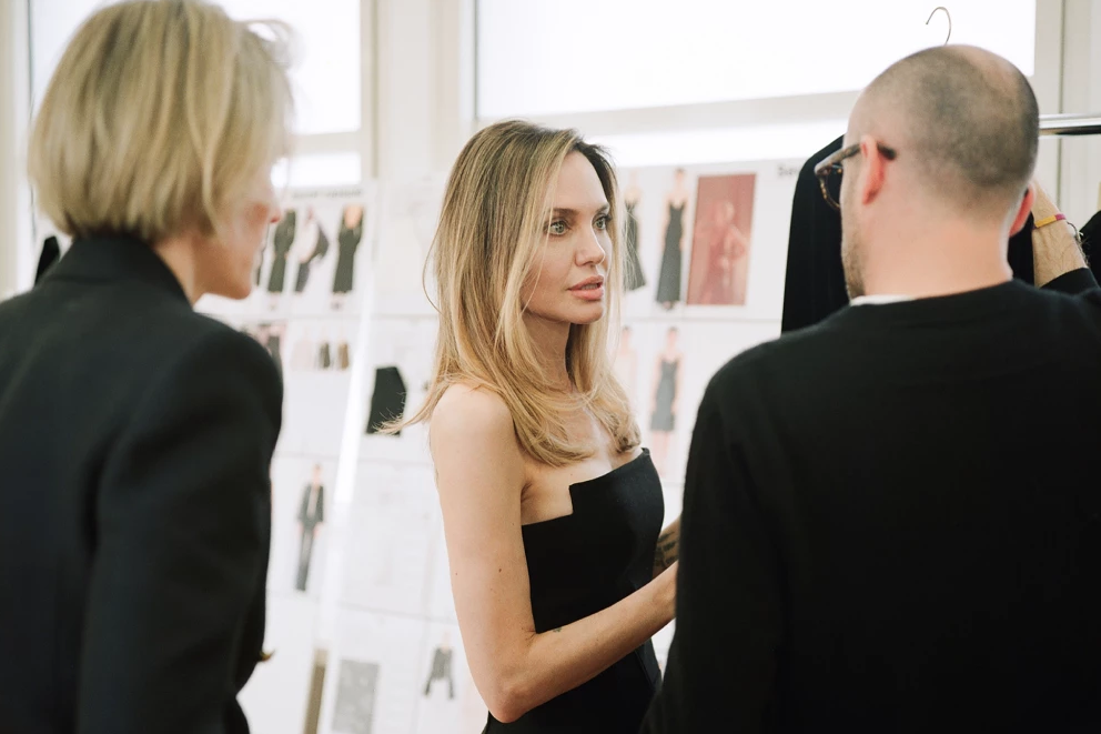Chloé анонсировал совместную капсулу с брендом Анджелины Джоли Atelier Jolie