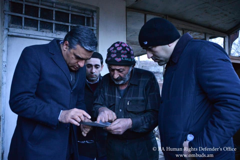 Շուռնուխի բնակչին կադաստրով պատկանող անասնաշենքը բաժանվել է երկու մասի՝ «ադրբեջանական» և «հայկական». ՄԻՊ-ը՝ GPS-ով սահմանազատումների վտանգների մասին