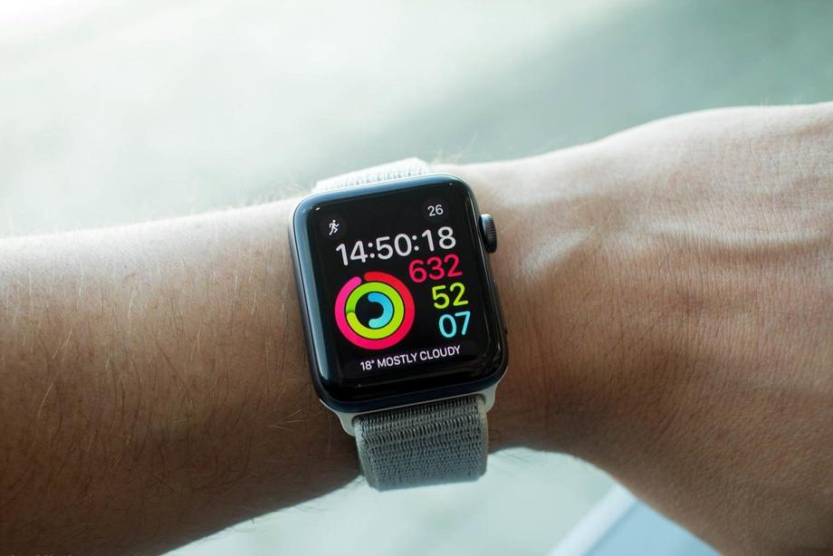 С будущего года Apple начнет устанавливать на Apple Watch экраны microLED вместо нынешних OLED