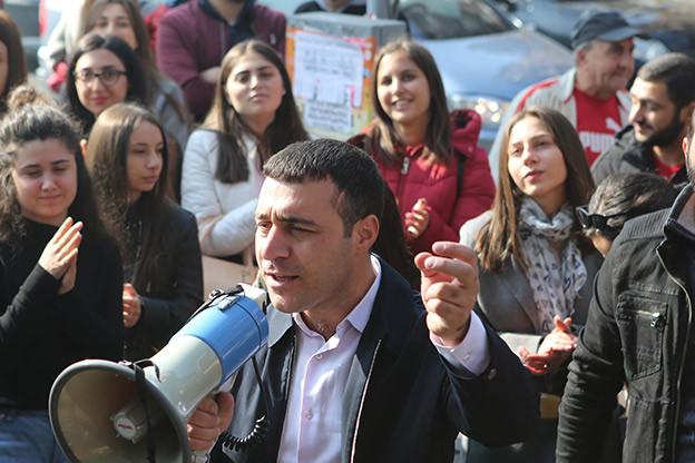 Студенты ЕГУ продолжают забастовку занятий: их возмутило поведение министра Араика Арутюняна на встрече с преподавателями