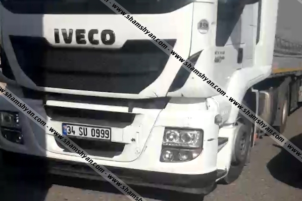 На трассе Ереван-Гюмри заблокирован проезд турецких грузовиков 