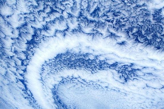 «Когда природа рисует акварелью»: астронавт сделал завораживающие фото Земли с МКС