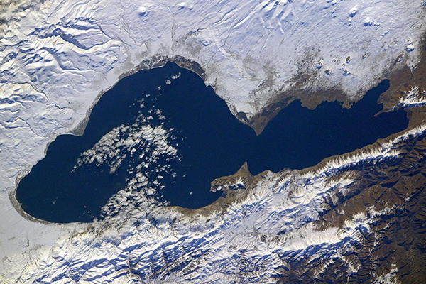 Водная жемчужина Армении: российский космонавт Сергей Кудь-Сверчков показал как выглядит озеро Севан с борта МКС