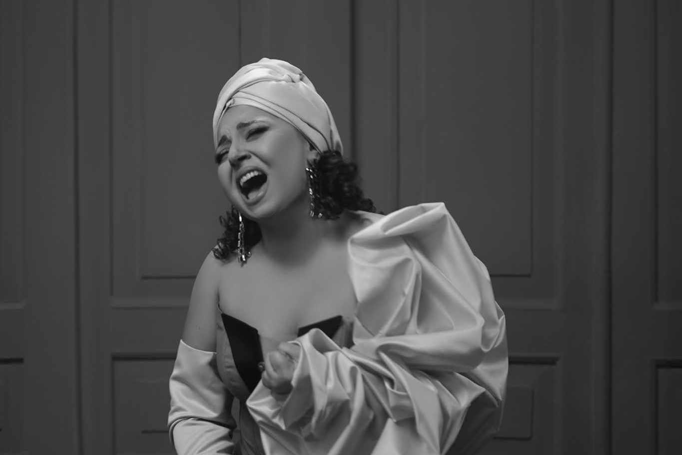 Երգ, որն ասելիք ունի. երգչուհի Աիդա Արամին ներկայացրել է իր նոր  «Ինչ էլ որ լինի» երգը