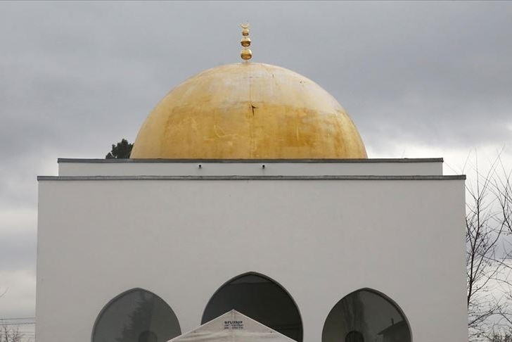 Во Франции будут проведены рейды в 76 мечетях - глава МВД