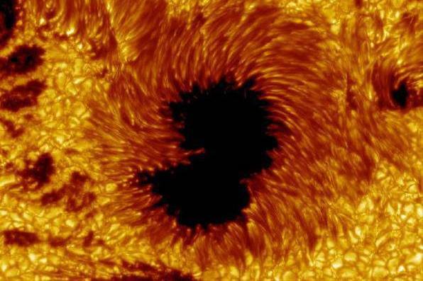 На Солнце вспыхнуло маленькое активное пятно: обсерватория солнечной динамики НАСА запечатлела это явление