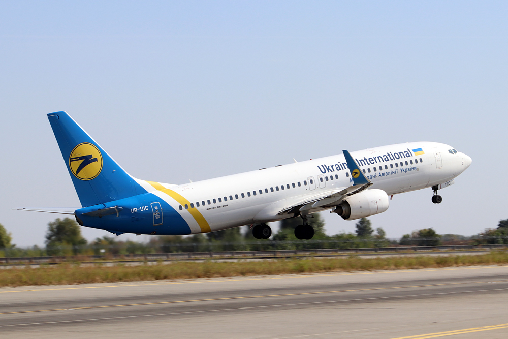 Авиакомпания МАУ отменяет рейсы в Ереван