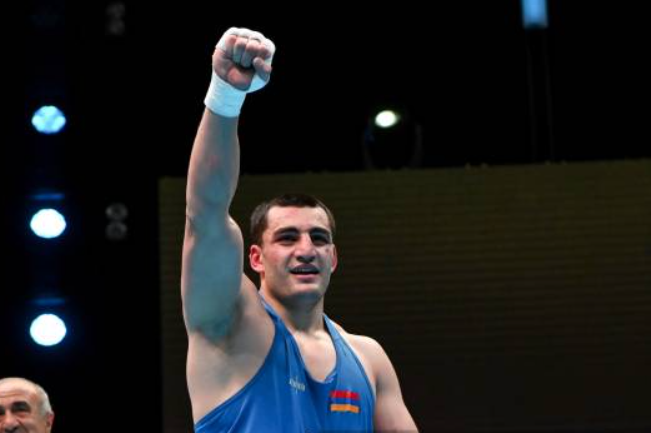 Нарек Манасян тоже вышел в полуфинал чемпионата мира по боксу