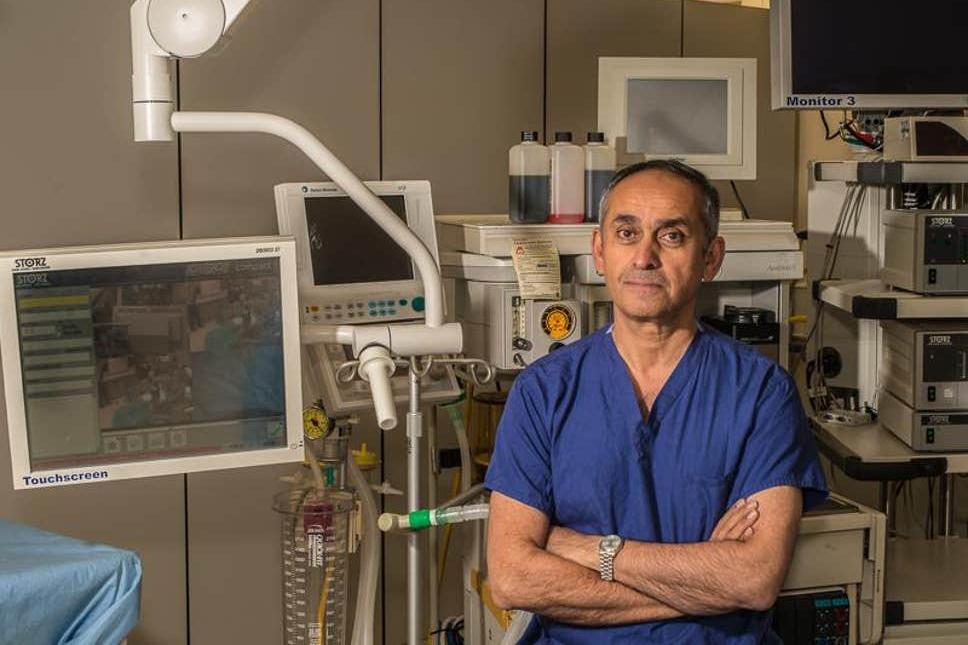 Армянин Ара Дарзи – один из ведущих хирургов мира, основоположник хирургических вмешательств с помощью роботов. Немного О 