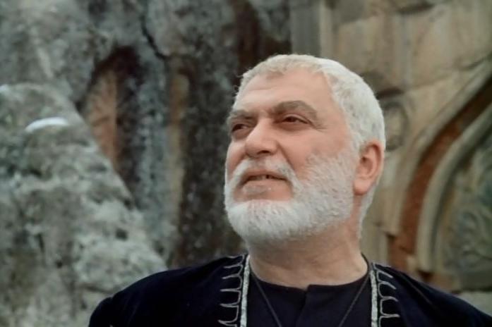 «Моя любимая роль – роль безумного Хорика, отчаянно влюбленного в эту жизнь и в это великое действо, имя которому — Ереван»: ко дню рождения Хорена Абрамяна