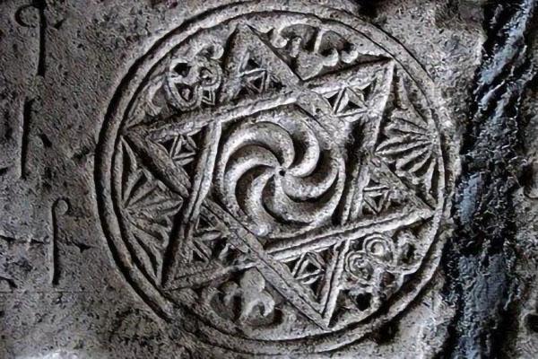 Колесо Вечности внутри шестиконечной звезды: самый знаковый и важный символ среди многих древних армянских символов