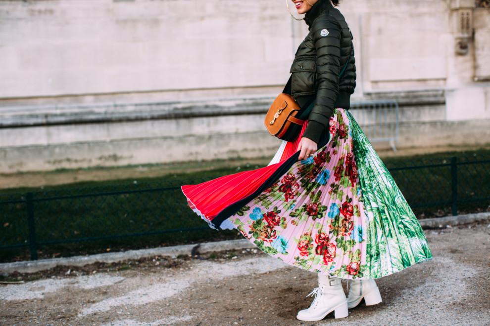 Vogue: как носить модную юбку-плиссе в холодную погоду и при этом чувствовать себя тепло и комфортно