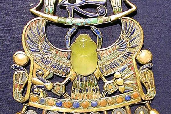 Исследователь доказал внеземное происхождение амулета Тутанхамона