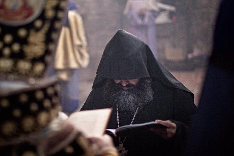 История отца Корюна, бросившего вызов главе Армянской апостольской церкви: материал ВВС
