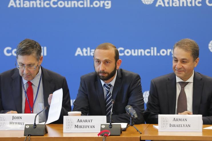 Арарат Мирзоян призвал Вашингтон не давить на Ереван по вопросу антииранских санкций