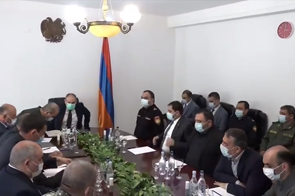 Пашинян проводит совещание в областной администрации Сюника