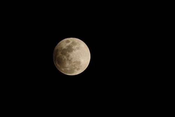 В Армении поздним вечером 5 июня можно будет увидеть полутеневое лунное затмение
