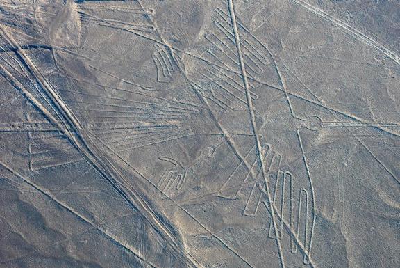 Японские ученые обнаружили в перуанской пустыне Наска больше ста новых геоглифов гигантского размера
