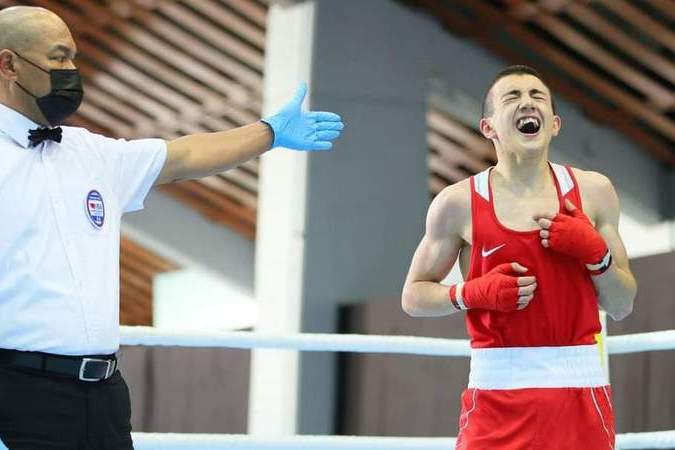 Боксер из Ахалкалаки Гор Айвазян завоевал серебряную медаль на чемпионате Европы, победив азербайджанского спортсмена