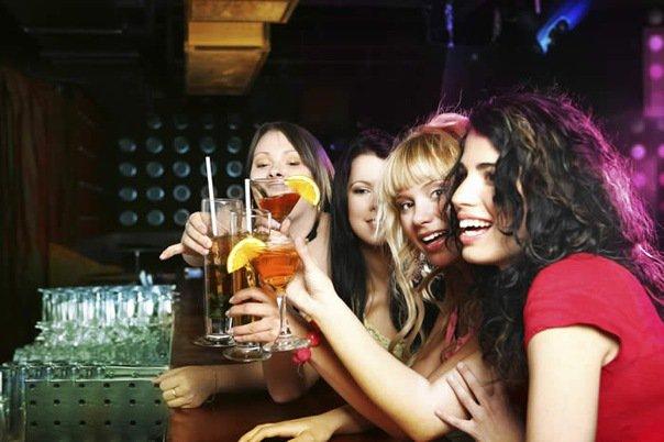 Ալկոհոլային խմիչքների չարաշահմամբ ավելի շատ տառապում են երիտասարդները, որոնց շրջանում քիչ չեն աղջիկները