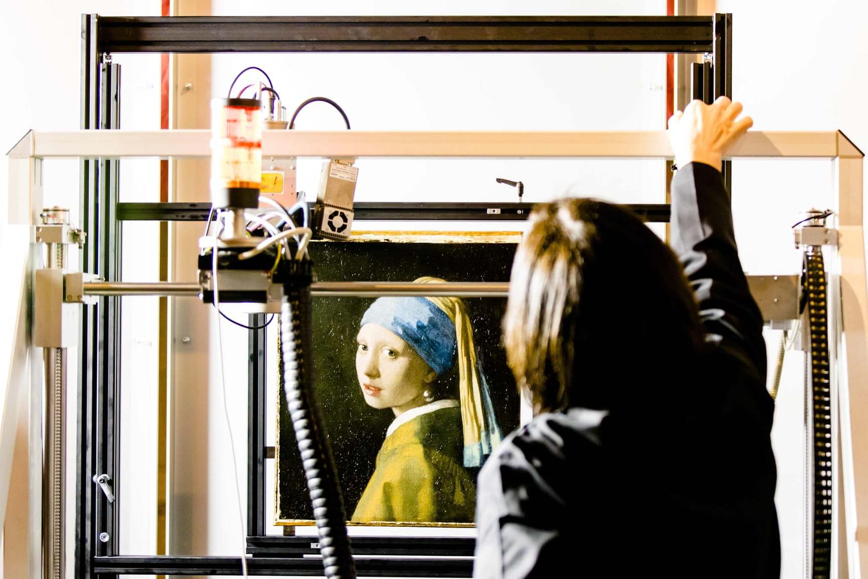 Для создания красок Вермеер использовал материалы, стоившие дороже золота: ученые раскрыли новые секреты картины «Девушка с жемчужной сережкой»