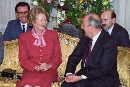 «Горбачев», «Рейган» и другие: Маргарет Тэтчер называла некоторые свои наряды именами мировых лидеров