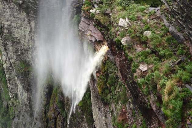 Природный катаклизм создал уникальное природное явление: в Австралии водопады «полились вверх»
