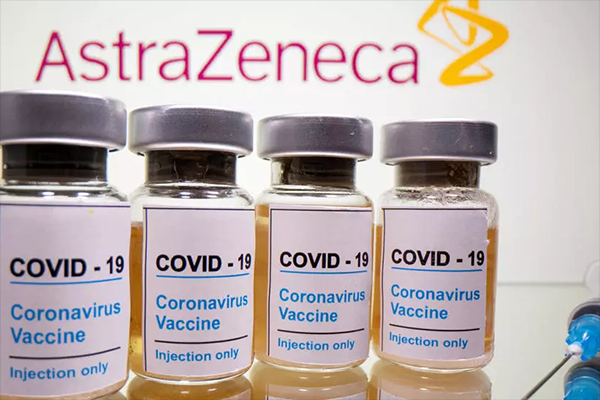 Оксфордские разработчики вакцины AstraZeneca заявили о хороших результатах ее действия у пожилых людей