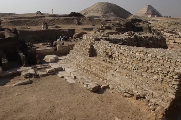Рядом с гробницей Тутанхамона археологи раскопали пирамиду никогда ранее не известной египетской царицы