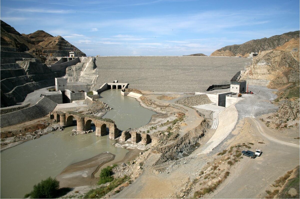 Иран и Азербайджан подписали документ о финансировании двух ГЭС на реке Аракс