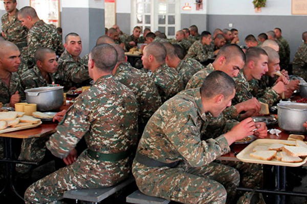 Մեղր, սխտոր, սալ և լավաշ․ զինծառայողների սննդակարգում մթերքներ են ավելանալու 