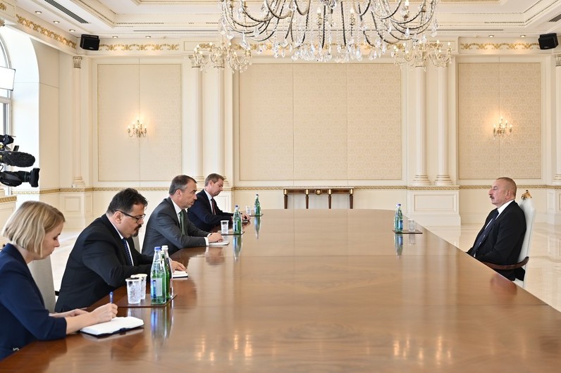 Алиев принял в Баку спецпредставителя ЕС по Южному Кавказу Тойво Клаара