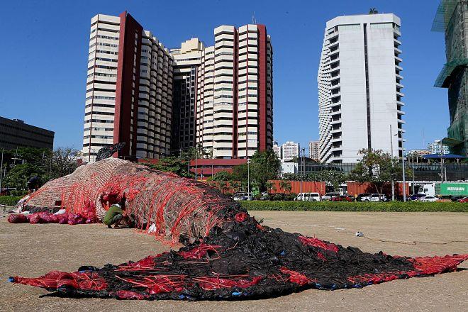 Инсталяция «Крик мертвого кита» на Филлипинах – как напоминание о загрязнении океана пластиком