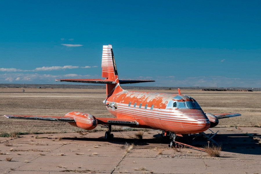 Простоявший 30 лет в пустыне самолет Элвиса Пресли купили на аукционе за 260 тыс. долларов